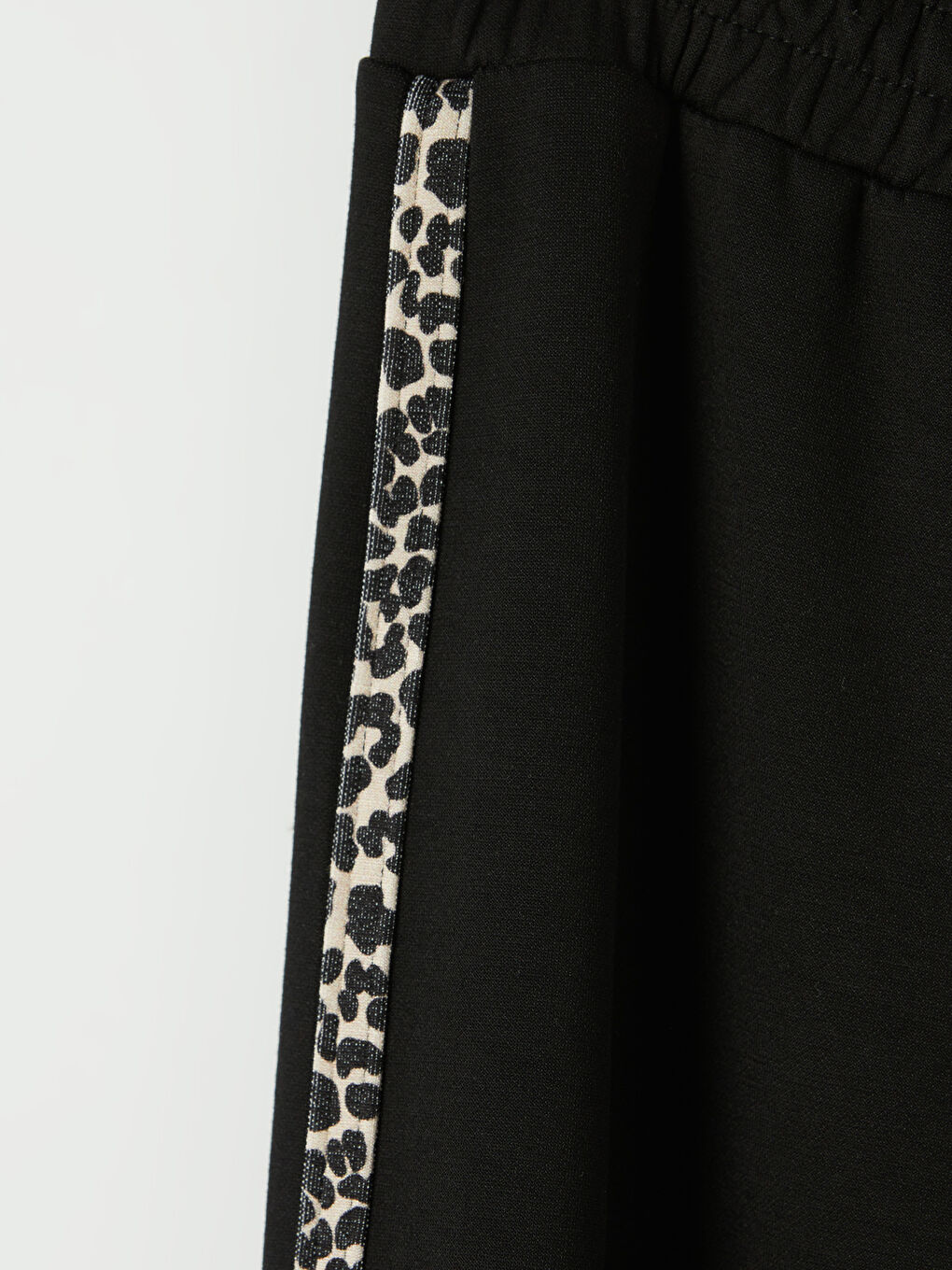 Siyah Leopar Detaylı Kız Çocuk Soft Touch Eşofman Altı-2