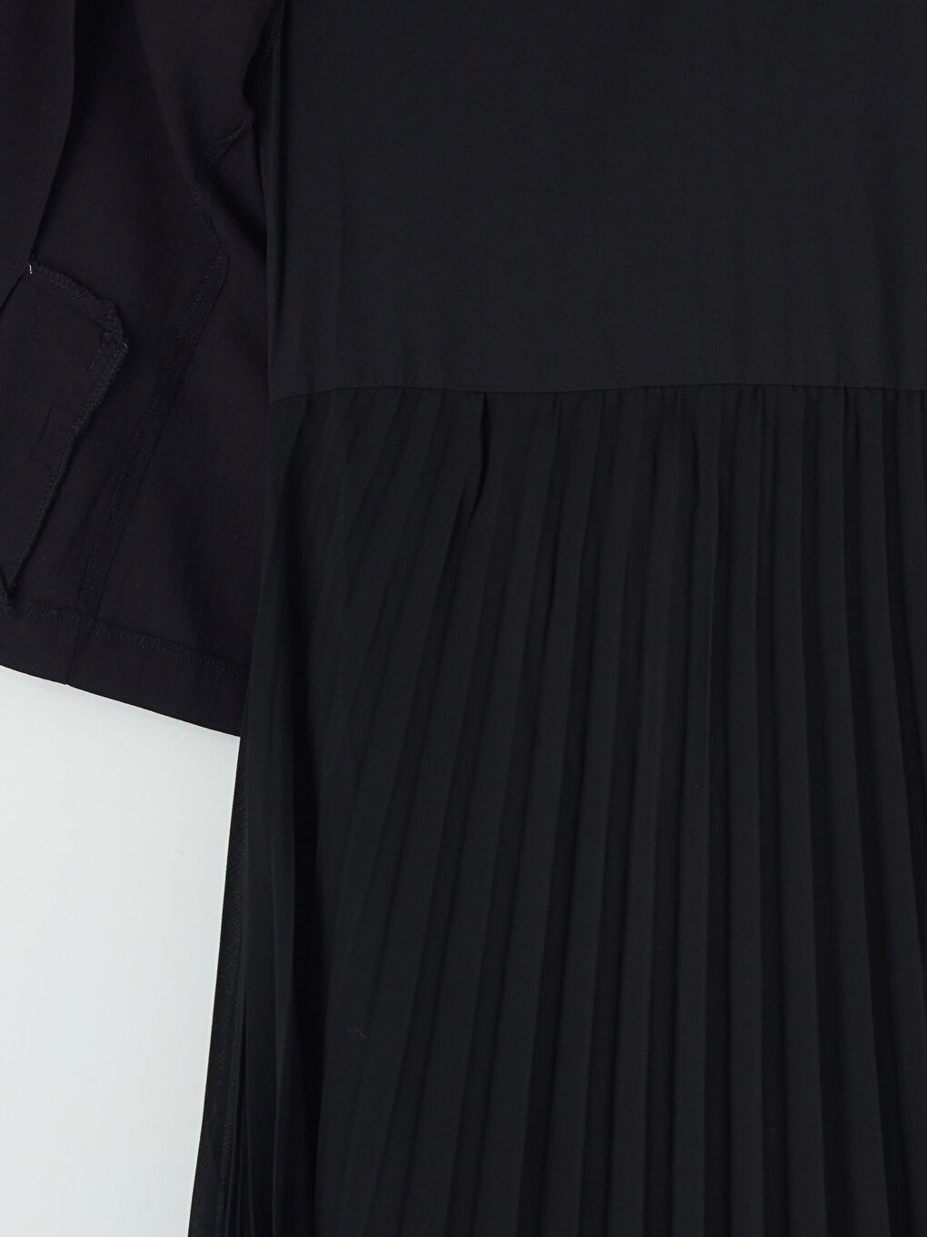 Siyah Yelek Görünümlü Pileli Elbise-6