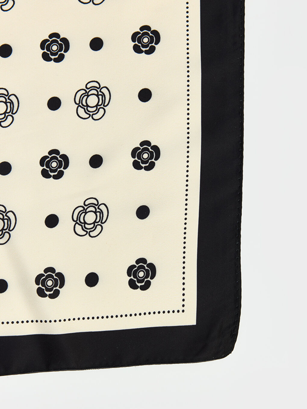 Siyah Desenli Kadın Bandana-2