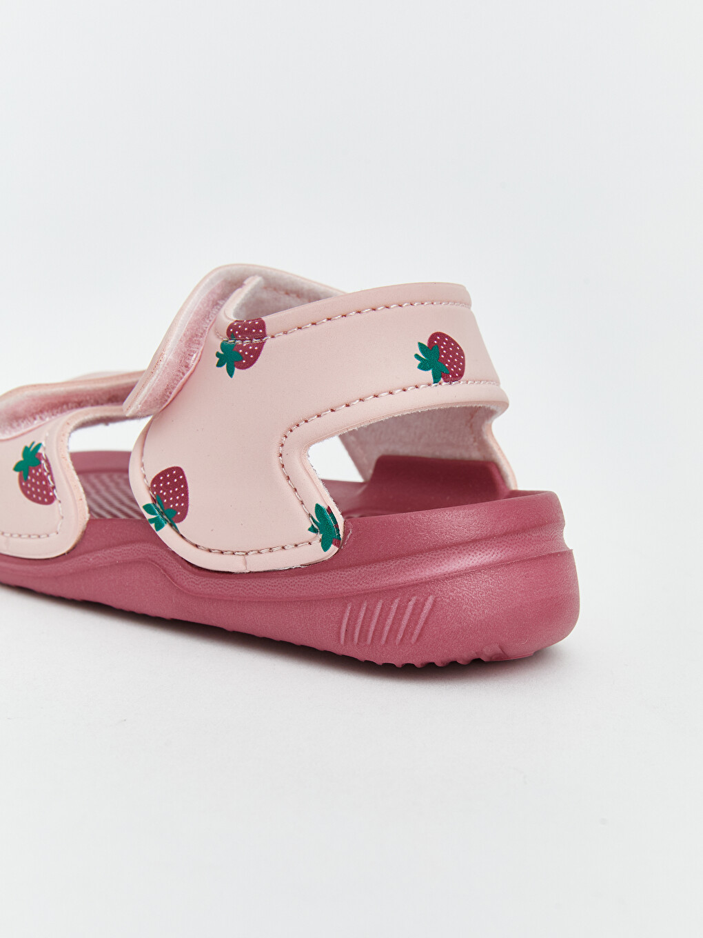 Pembe Çilek Desenli Kız Çocuk Sandalet-1