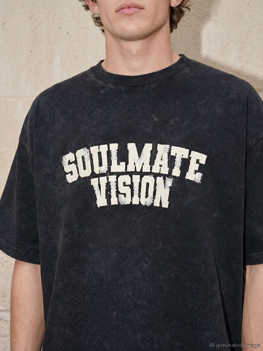 Siyah Bisiklet Yaka Nakışlı Erkek Tişört-2