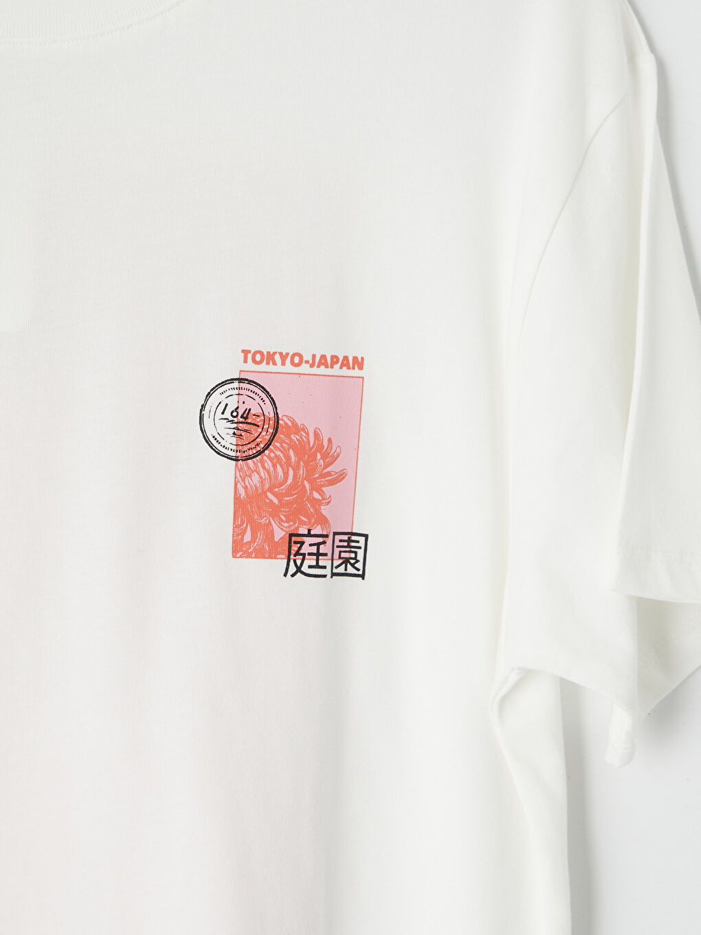 Beyaz Tokyo Baskılı Kadın Tişört-2