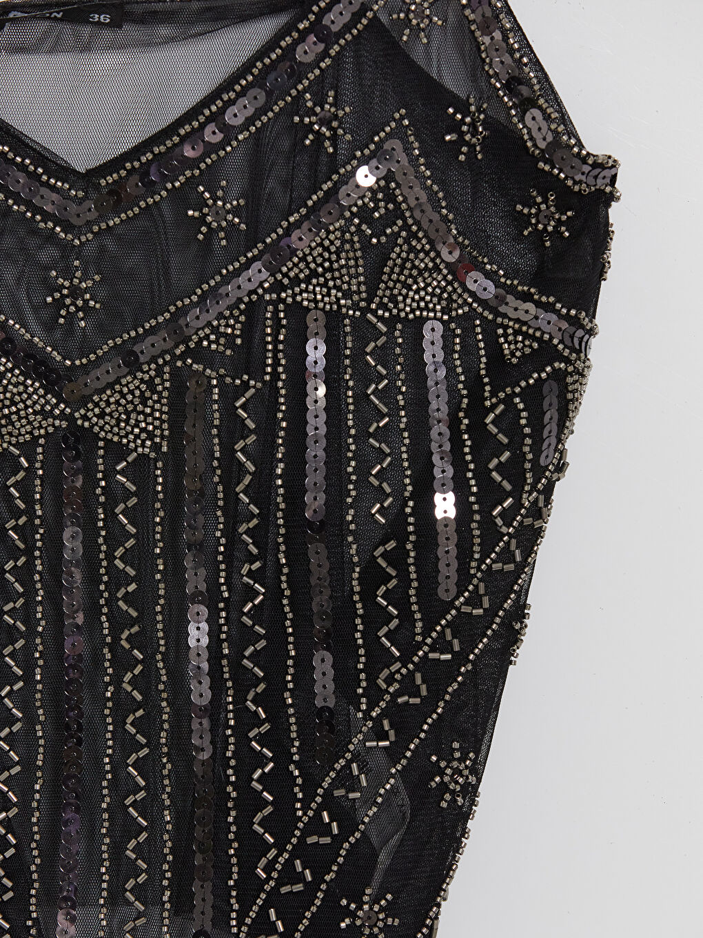 Siyah V Yaka İp Askılı İşlemeli Bluz-7