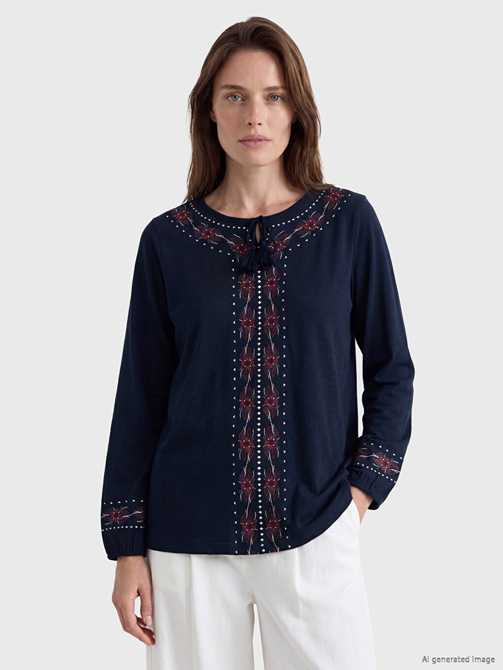 Bluza sa kragnom na vezanje sa uzorkom