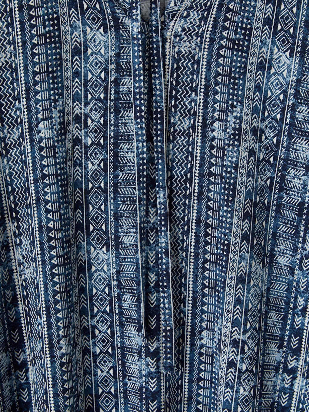 Bluza sa kragnom na vezanje sa uzorkom-5