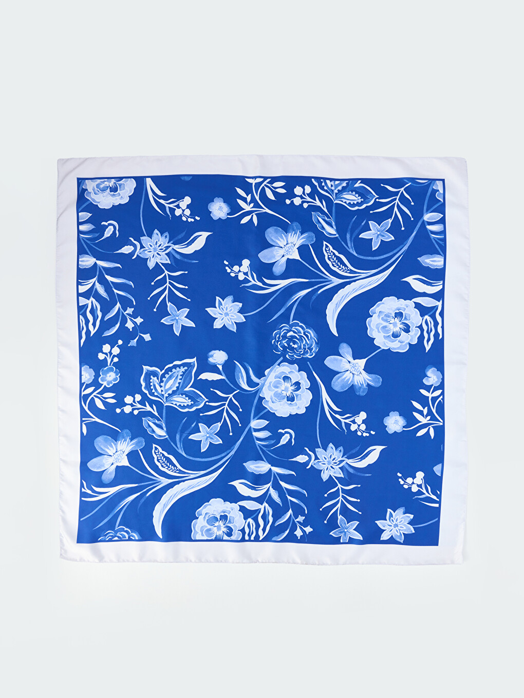 Beyaz Çiçek Desenli Kadın Bandana-1