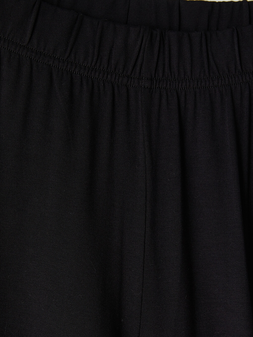 Woman Black Capri Trousers-1