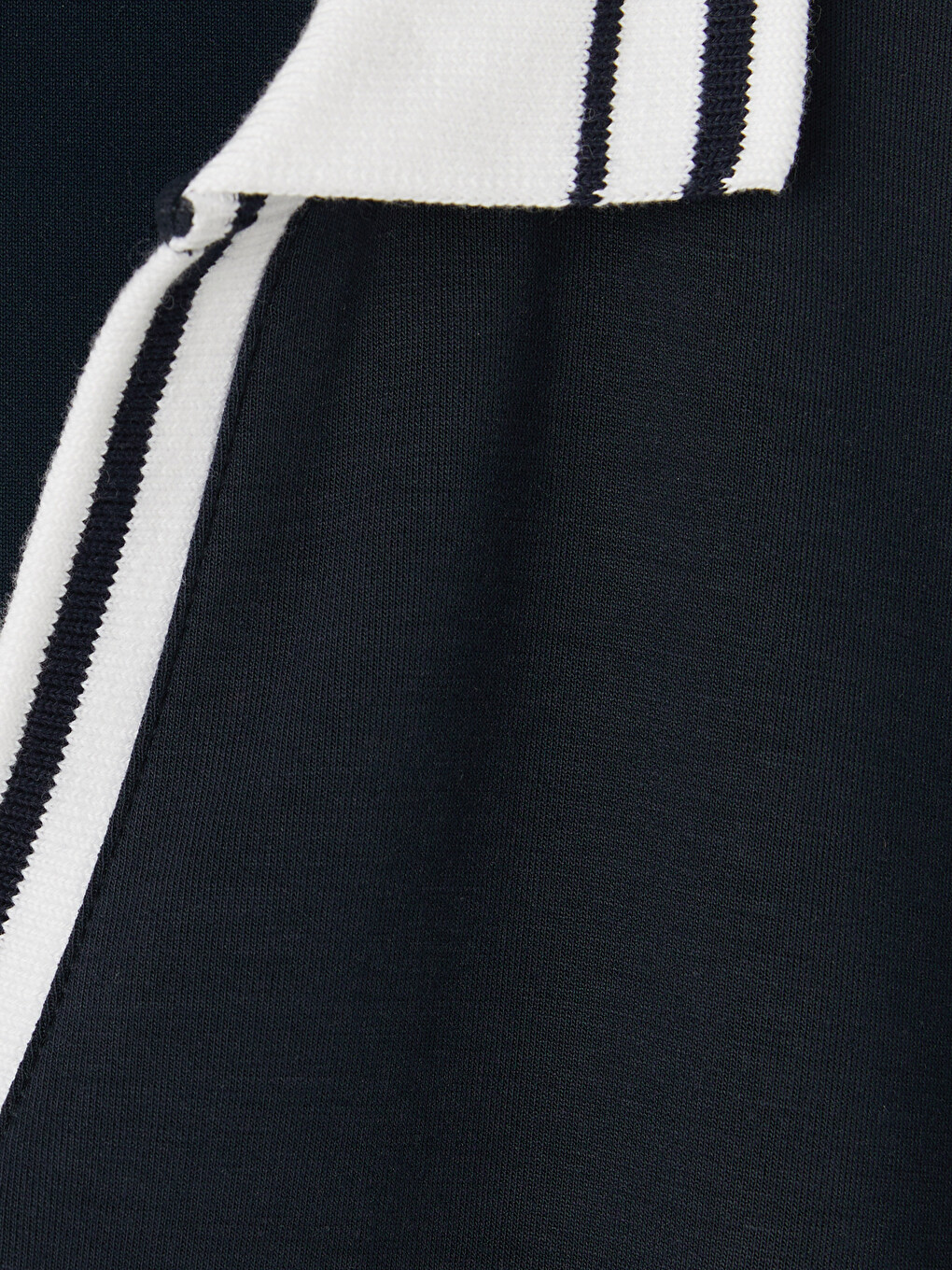 Lacivert Polo Yaka Şeritli Soft Touch Kadın Tişört-1