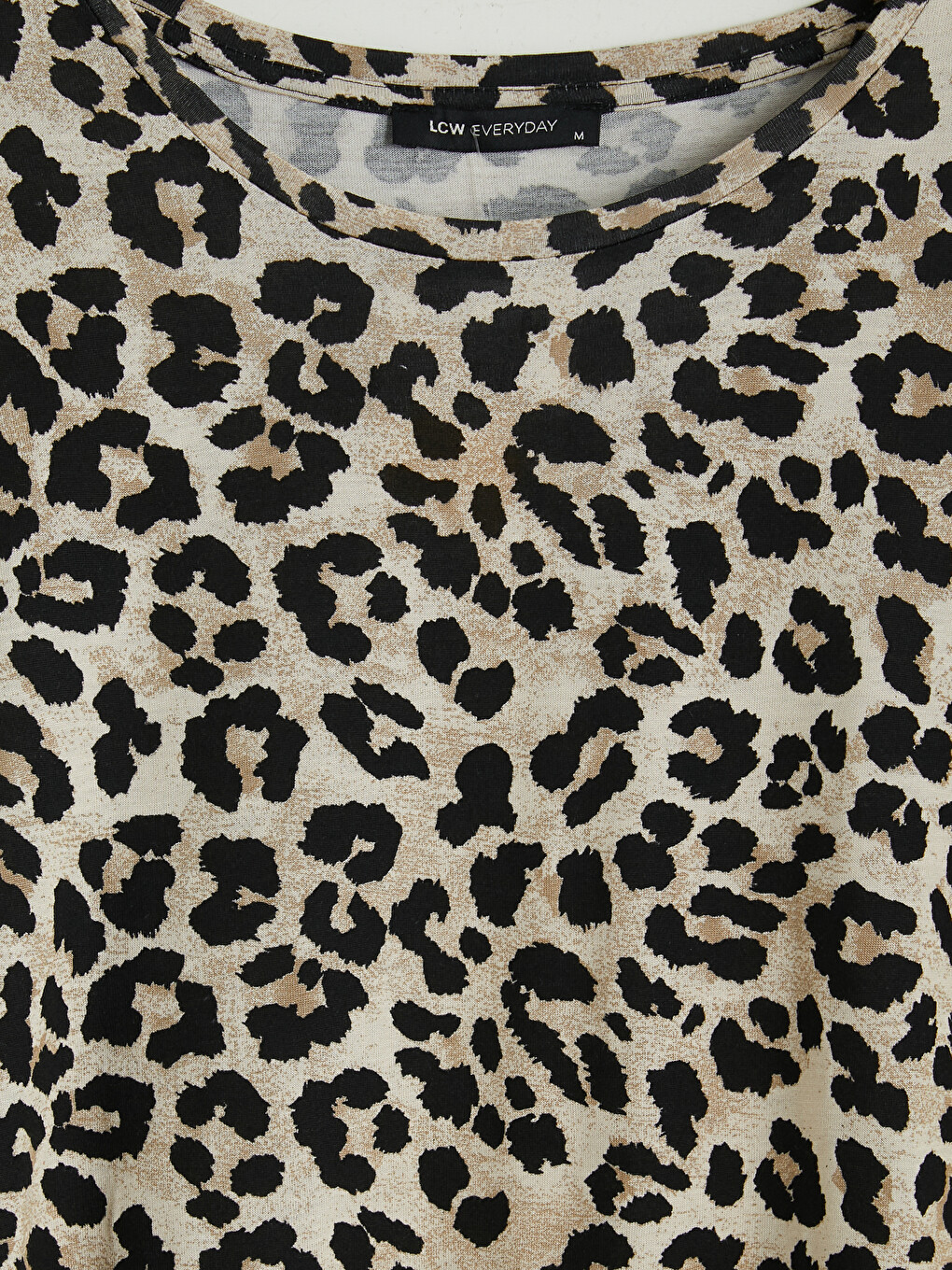 Kahverengi Leopar Desenli Kadın Tişört-2
