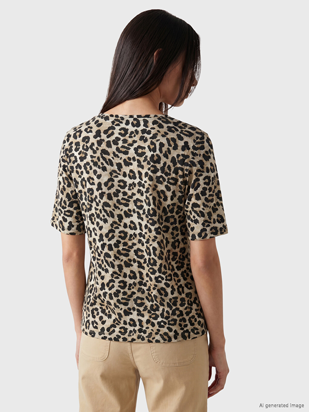 Kahverengi Leopar Desenli Kadın Tişört-2