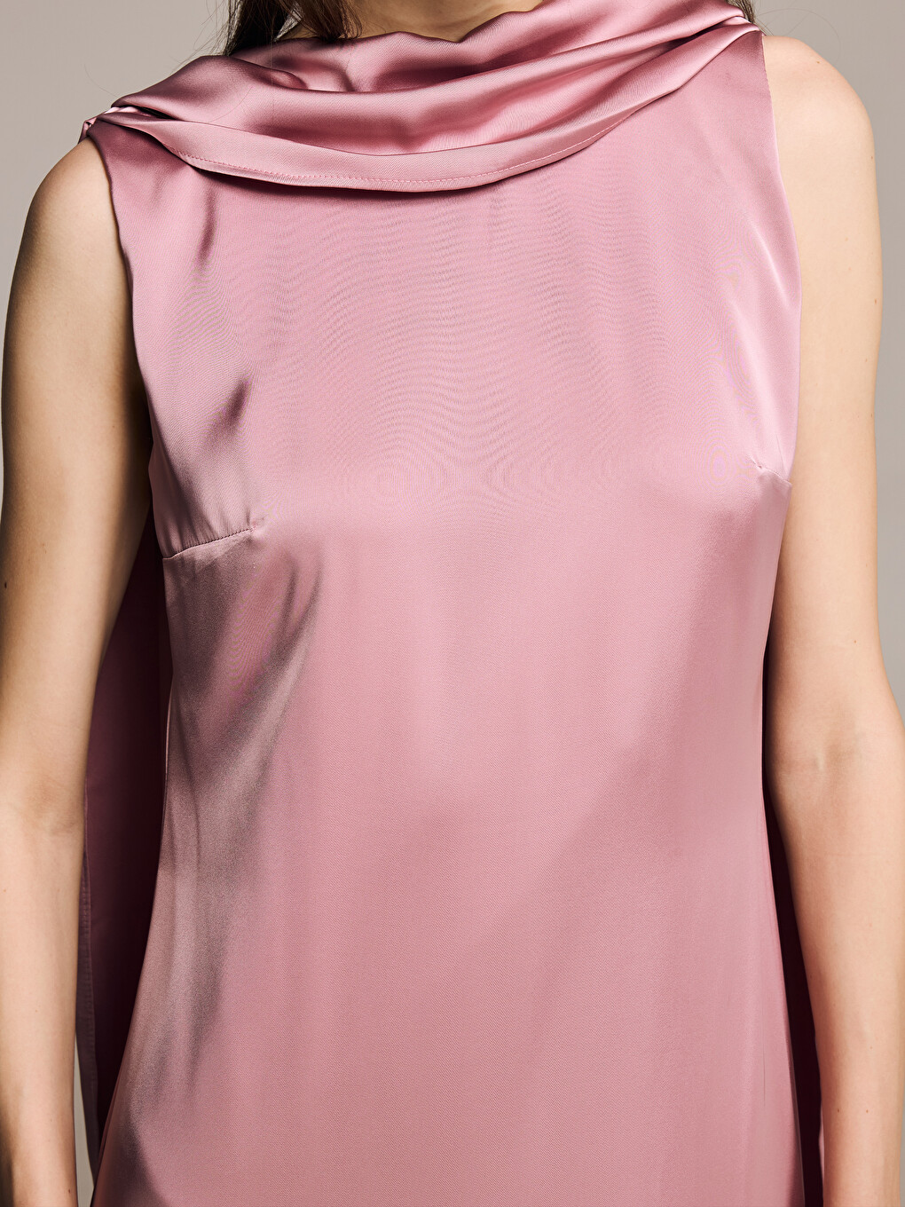 Pembe Fular Detaylı Saten Elbise-3