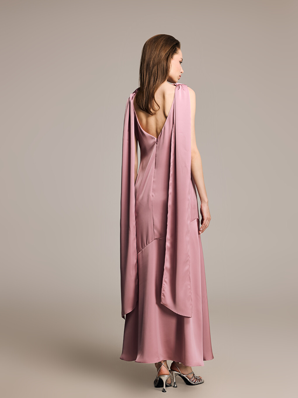 Pembe Fular Detaylı Saten Elbise-4