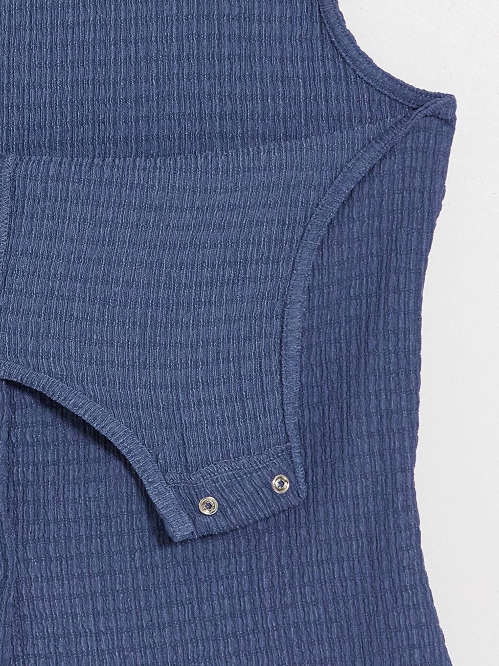 Easy To Wear Front And Shoulder Snap-fastened Blouse-7