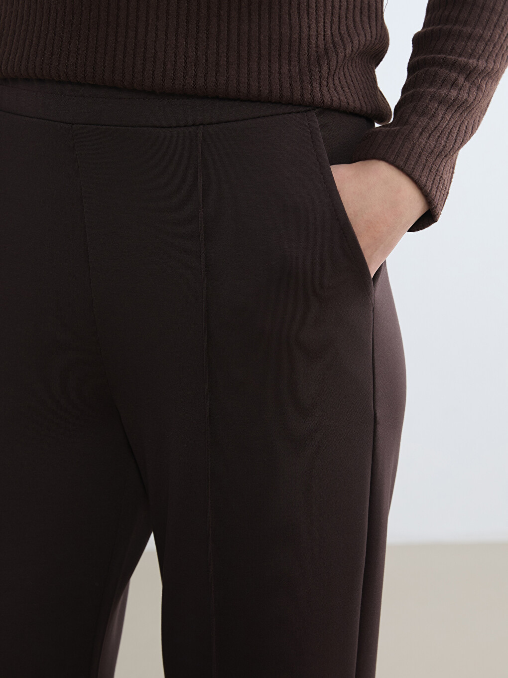 Women's Sweatpants With Elastic Waist-3