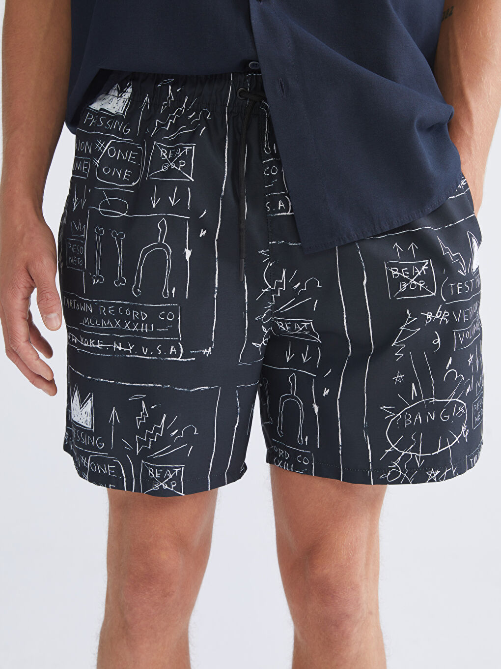 Siyah Kısa Boy Desenli Erkek Deniz Şortu-2