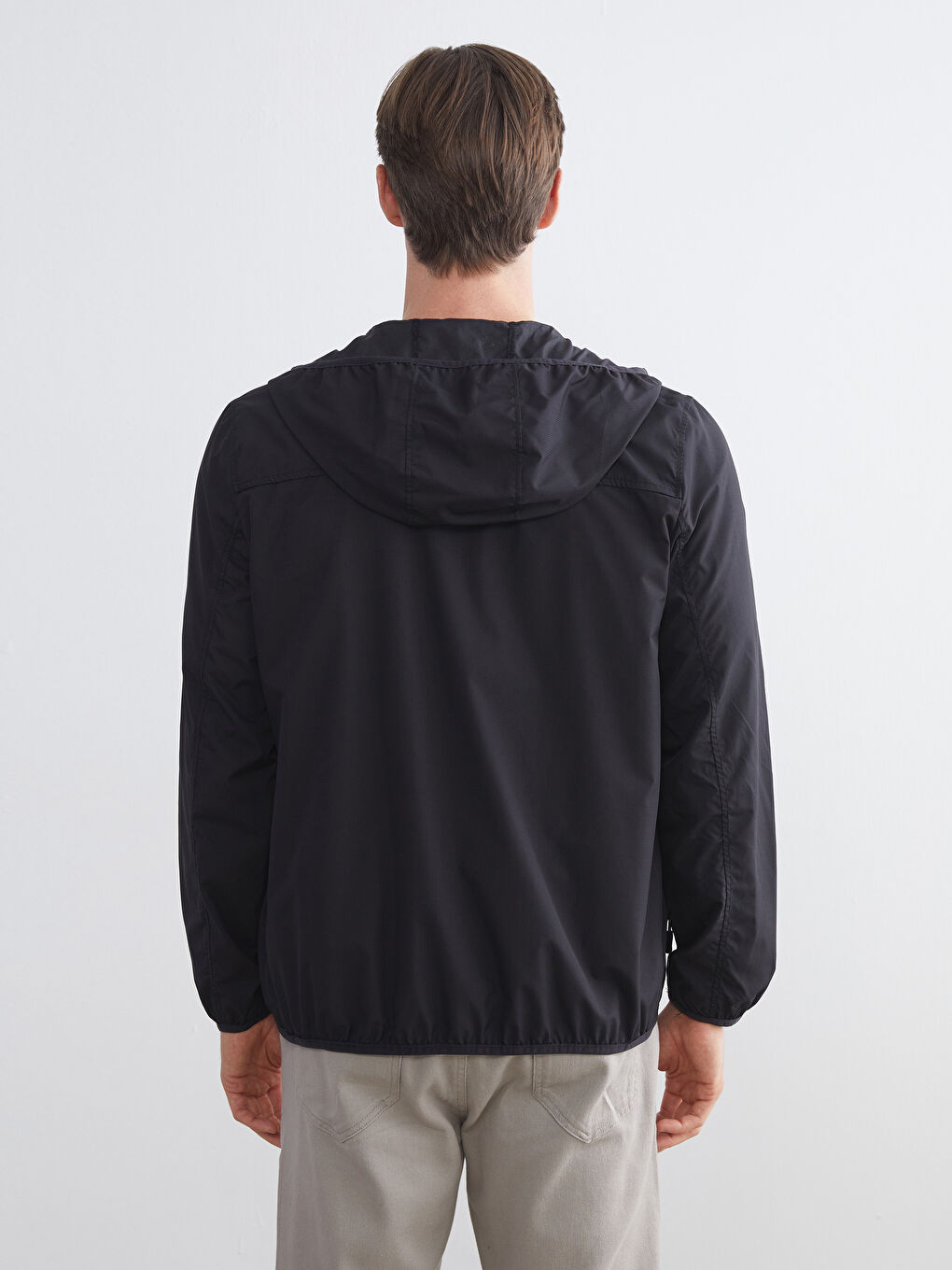Siyah Standart Kalıp Kapüşonlu Erkek Yağmurluk-4