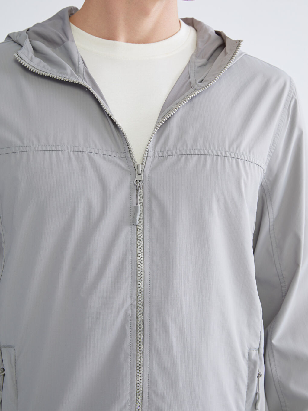 Gri Standart Kalıp Kapüşonlu Erkek Yağmurluk-2