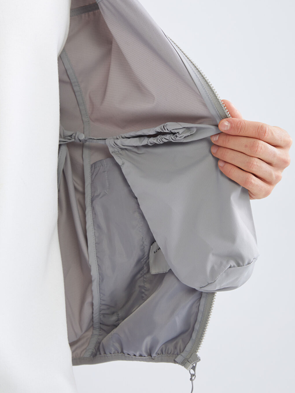 Gri Standart Kalıp Kapüşonlu Erkek Yağmurluk-4