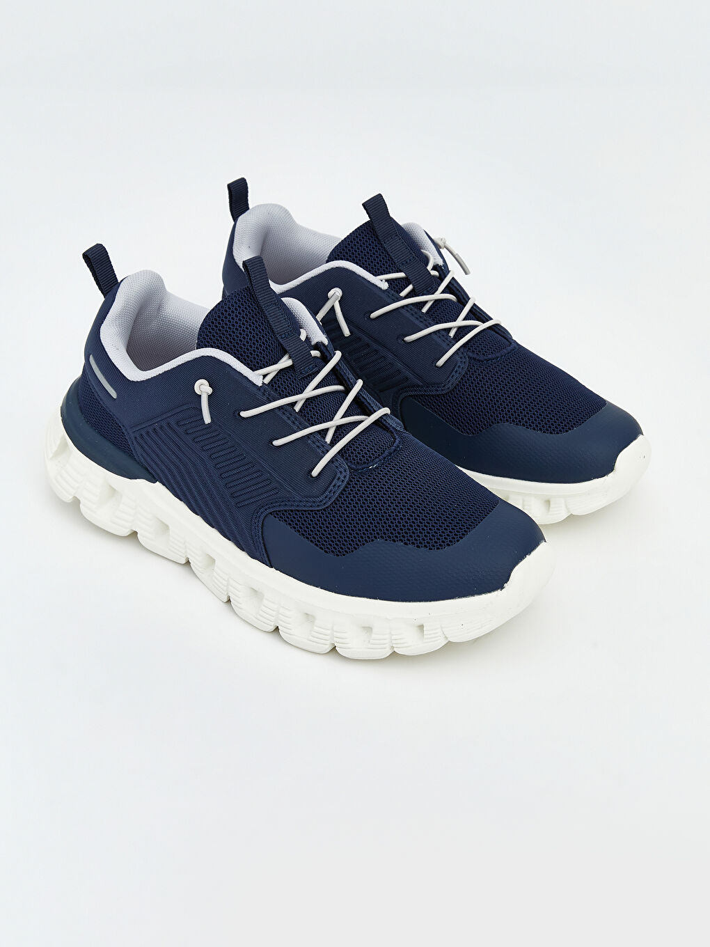 أحذية رياضية للأولاد برباط وشريط فيلكرو