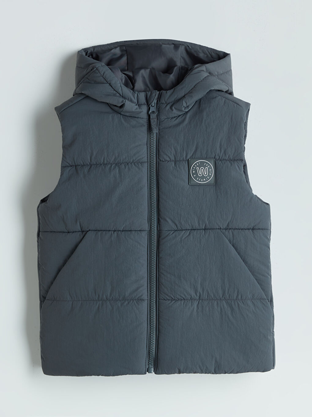 Gri Kapüşonlu Erkek Çocuk Şişme Yelek