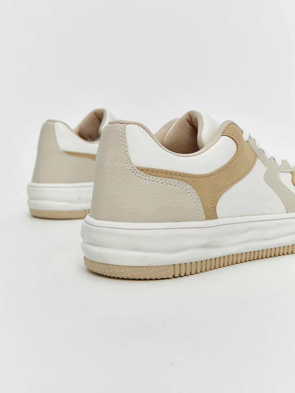 Bej Deri Görünümlü Kadın Spor Ayakkabı-4