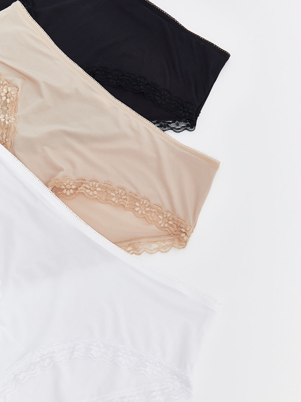 Gaćice hipster sa čipkastim detaljima - pakovanje od 3 komada-2