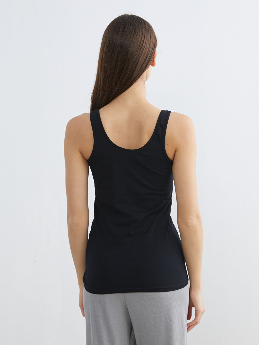 Siyah U Yaka Kadın Atlet-3