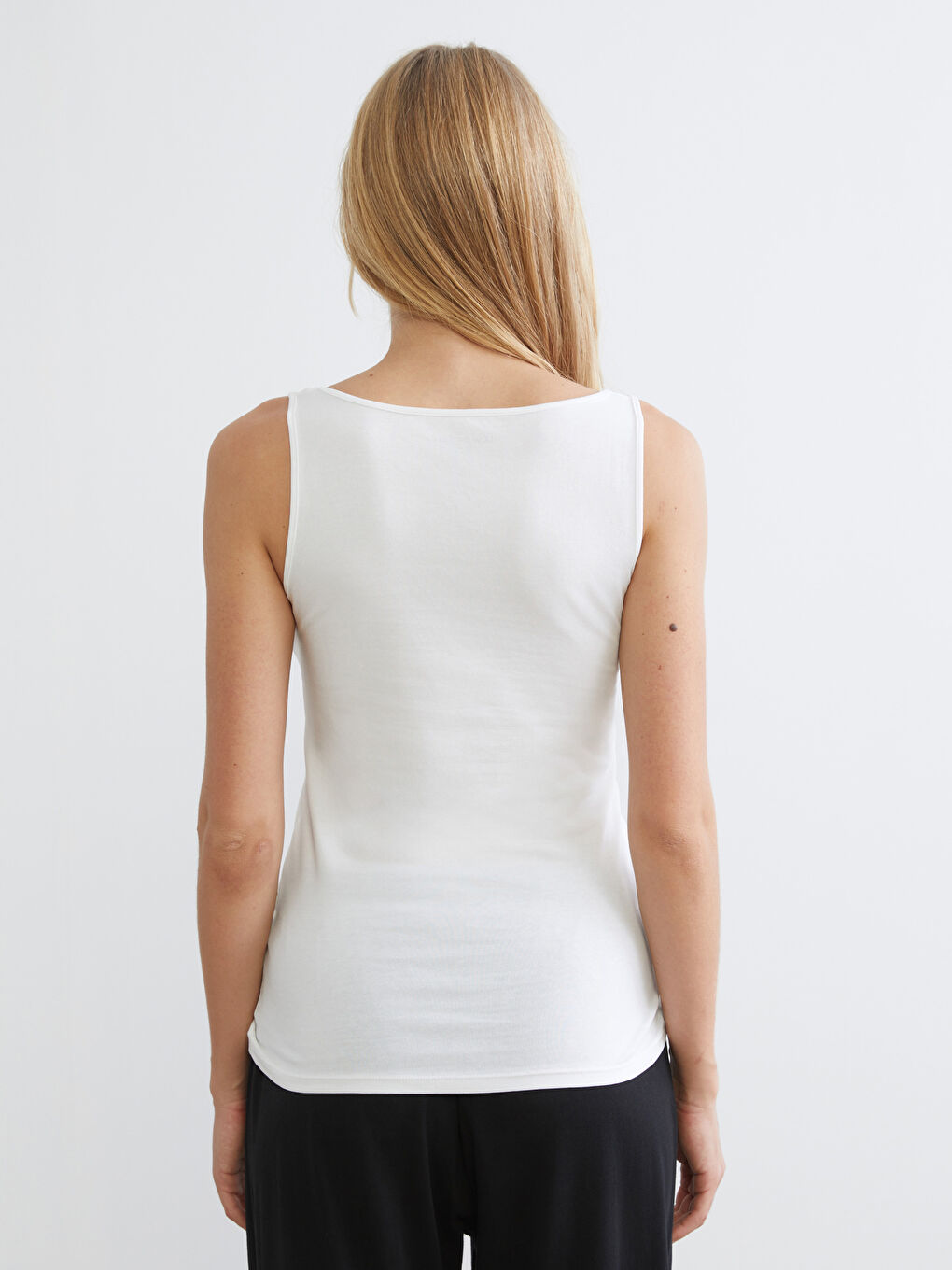 Beyaz U Yaka Kadın Atlet-3