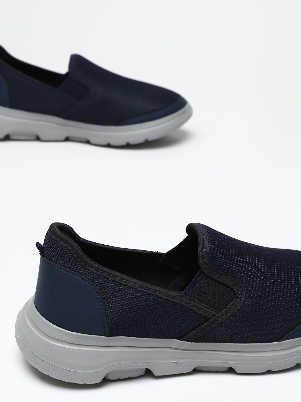 حذاء رياضي موديل شراب للرجال-4