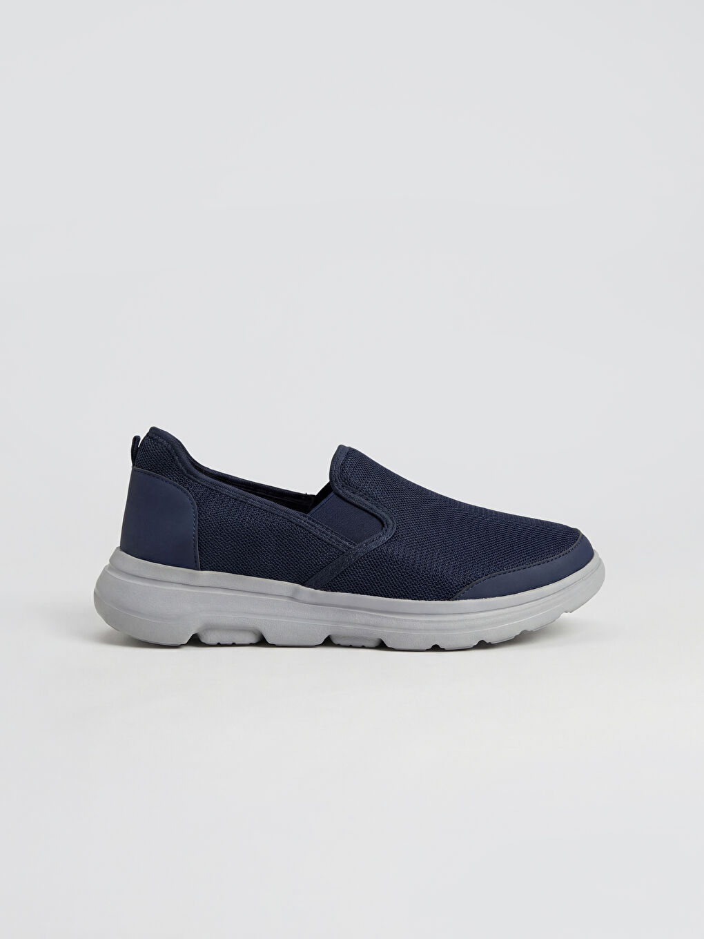 حذاء رياضي موديل شراب للرجال-1