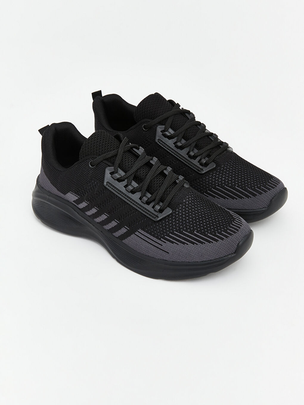 أحذية رياضية