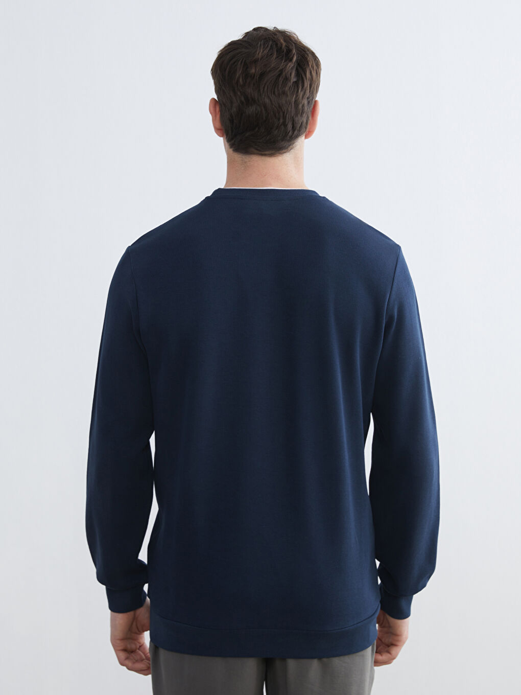 Мужской свитшот с круглым вырезом-6