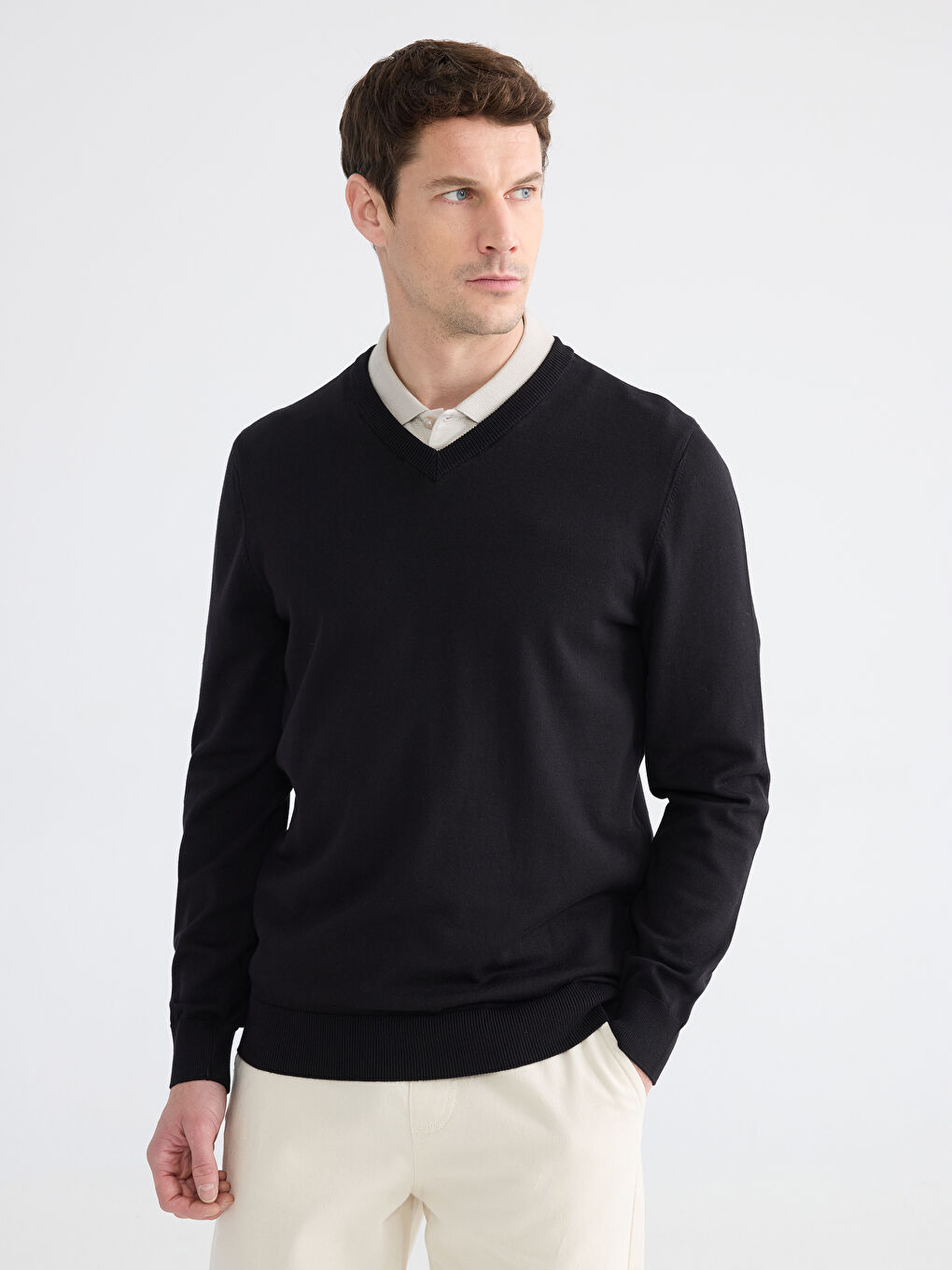 Siyah V Yaka Erkek Triko Kazak