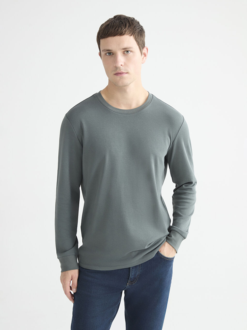 Мужская футболка с длинным рукавом и круглым вырезом