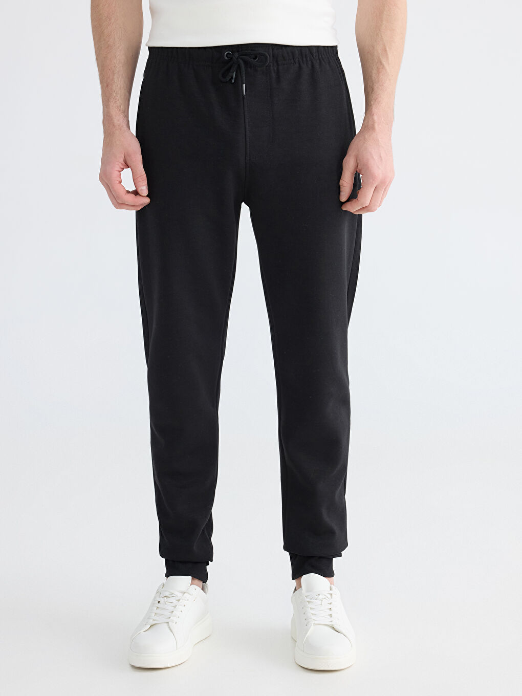 Siyah Standart Kalıp Erkek Jogger Eşofman Altı-1