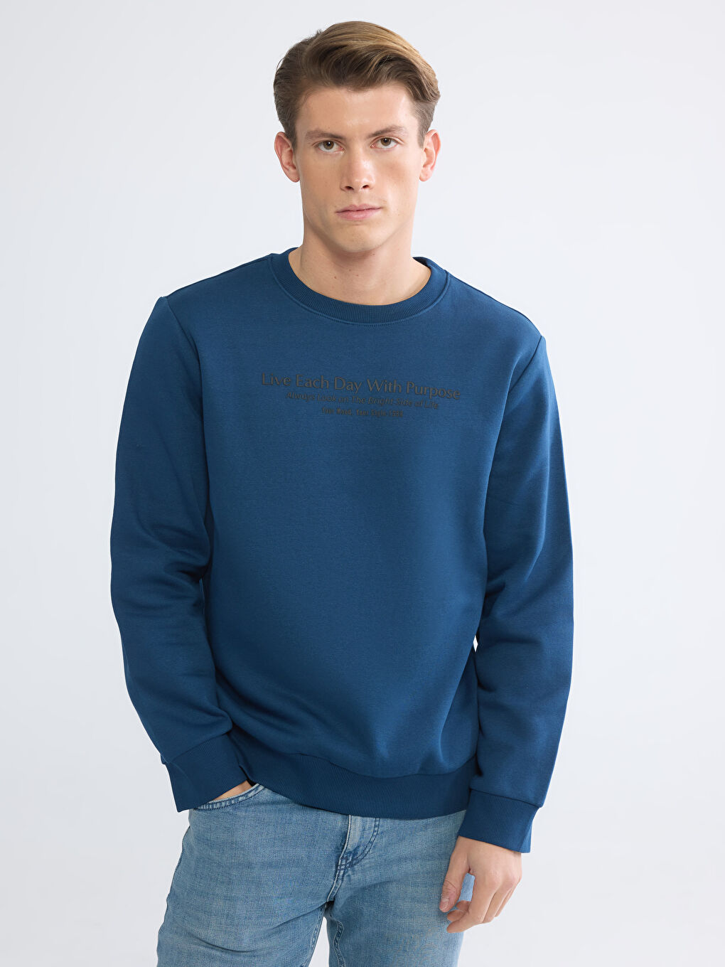 سويتشيرت رجالي بطبعة NYC من قماش سميك ومبطن بثلاث طبقات.