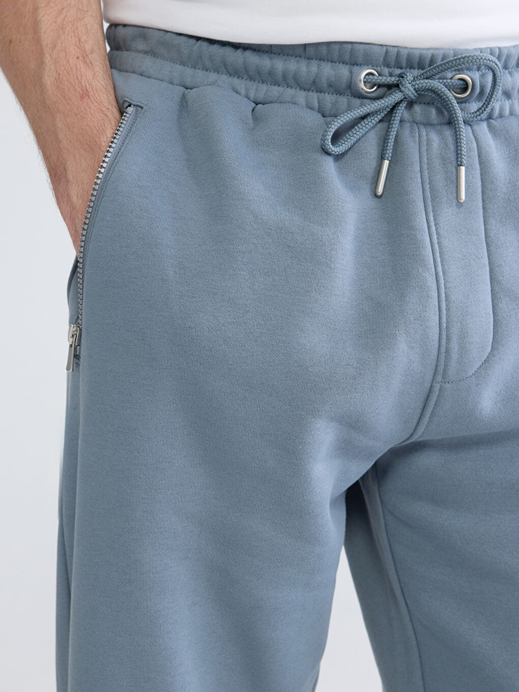 Men's Thick Jogger Sweatpants in a Regular Fit-2