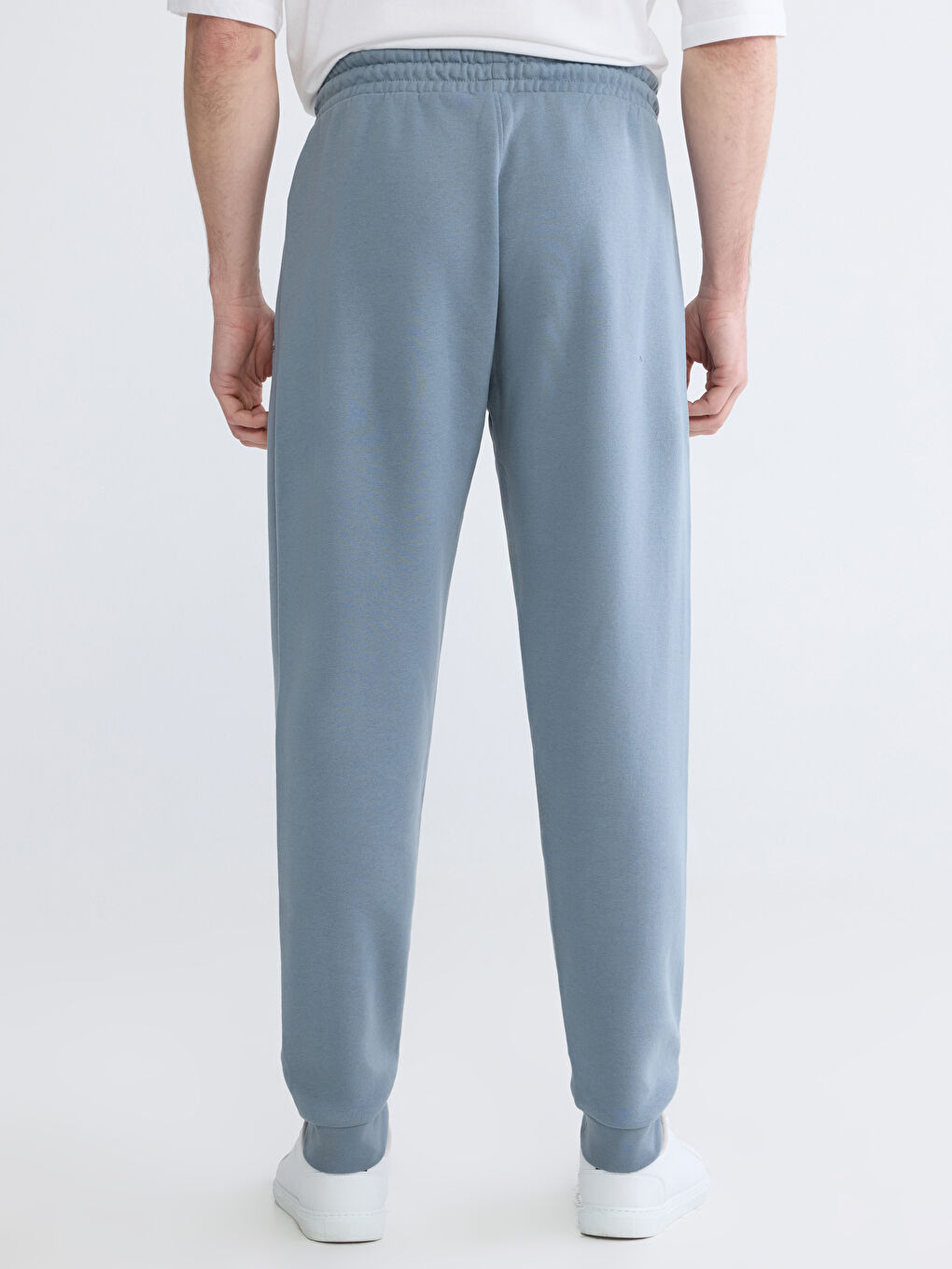 Men's Thick Jogger Sweatpants in a Regular Fit-3