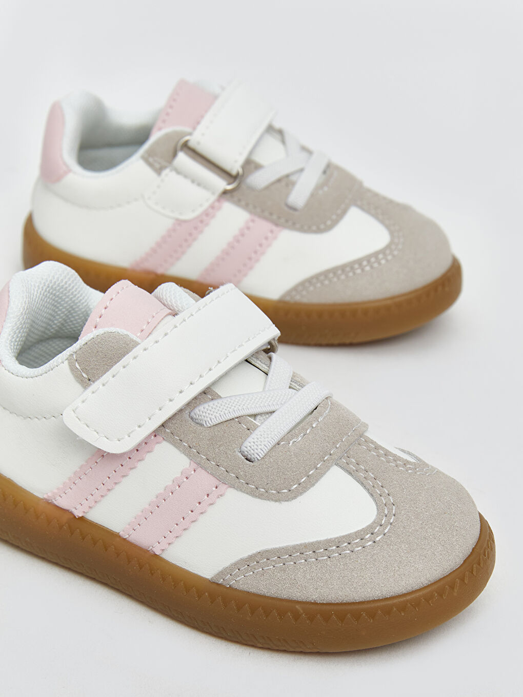 LCW Kids Lace-Up and Hook-and-Loop Girls' Sneakers -S60411Z1-J5E