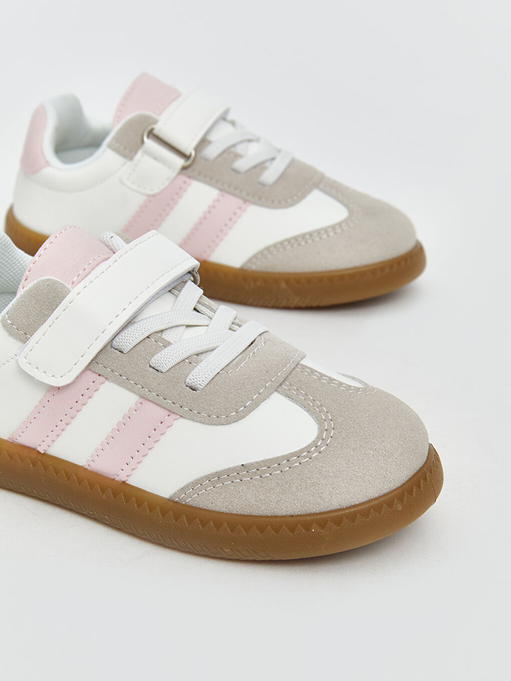 LCW Kids Маратонки за момичета с връзки и закопчаване с велкро -S60412Z1-J5E