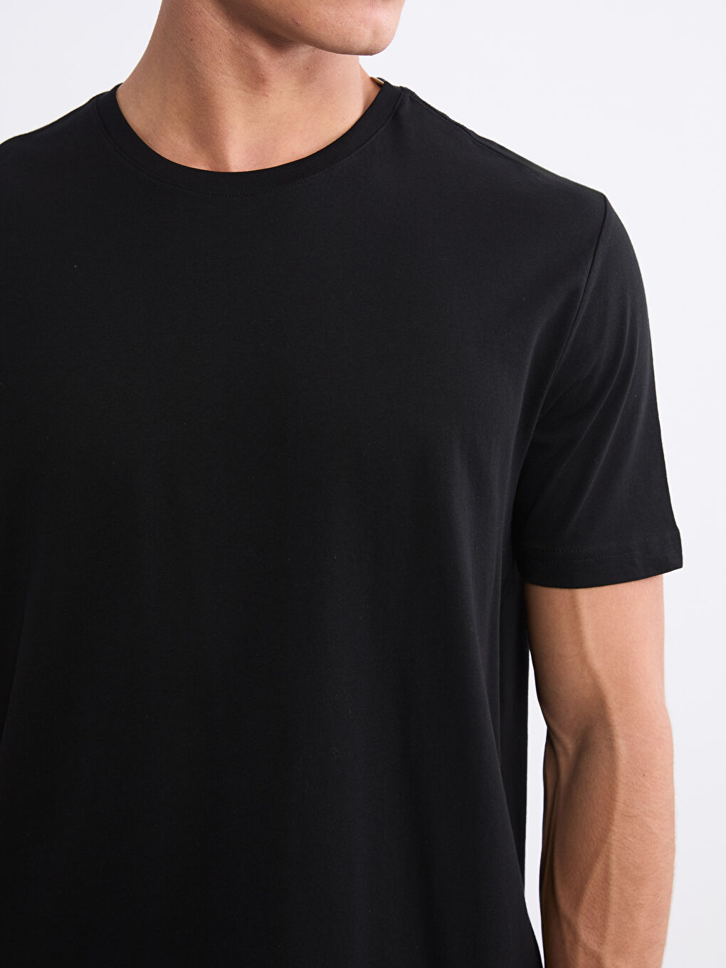 Siyah Bisiklet Yaka Penye Erkek Tişört-2