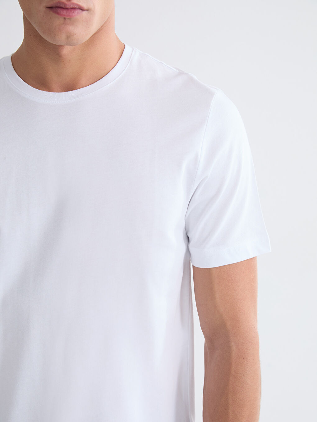 Beyaz Bisiklet Yaka Penye Erkek Tişört-2