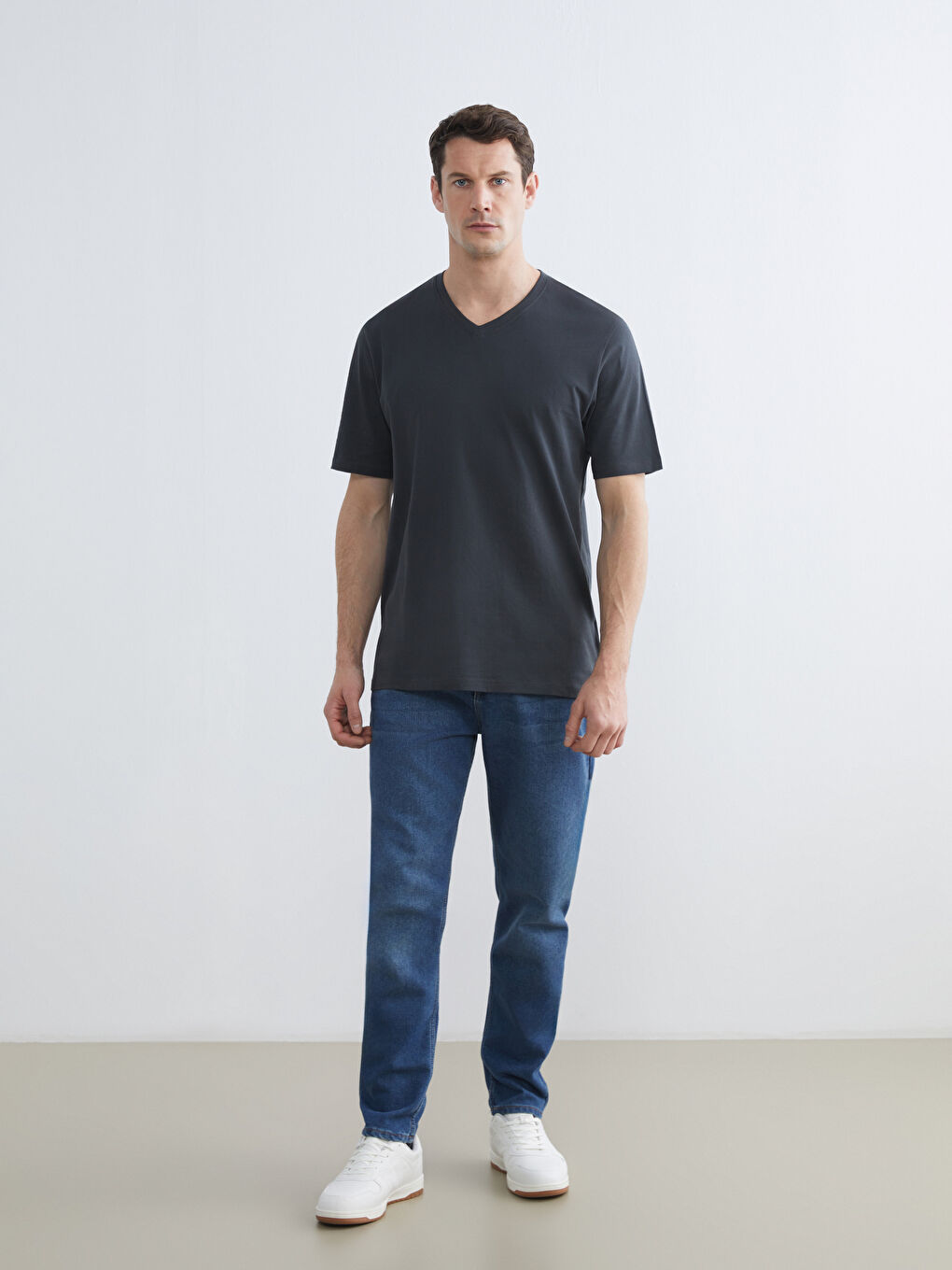 Antrasit V Yaka Kısa Kollu Penye Erkek Tişört-1