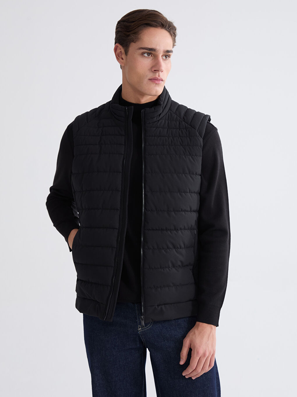 Стандартный дутый жилет с высоким воротником