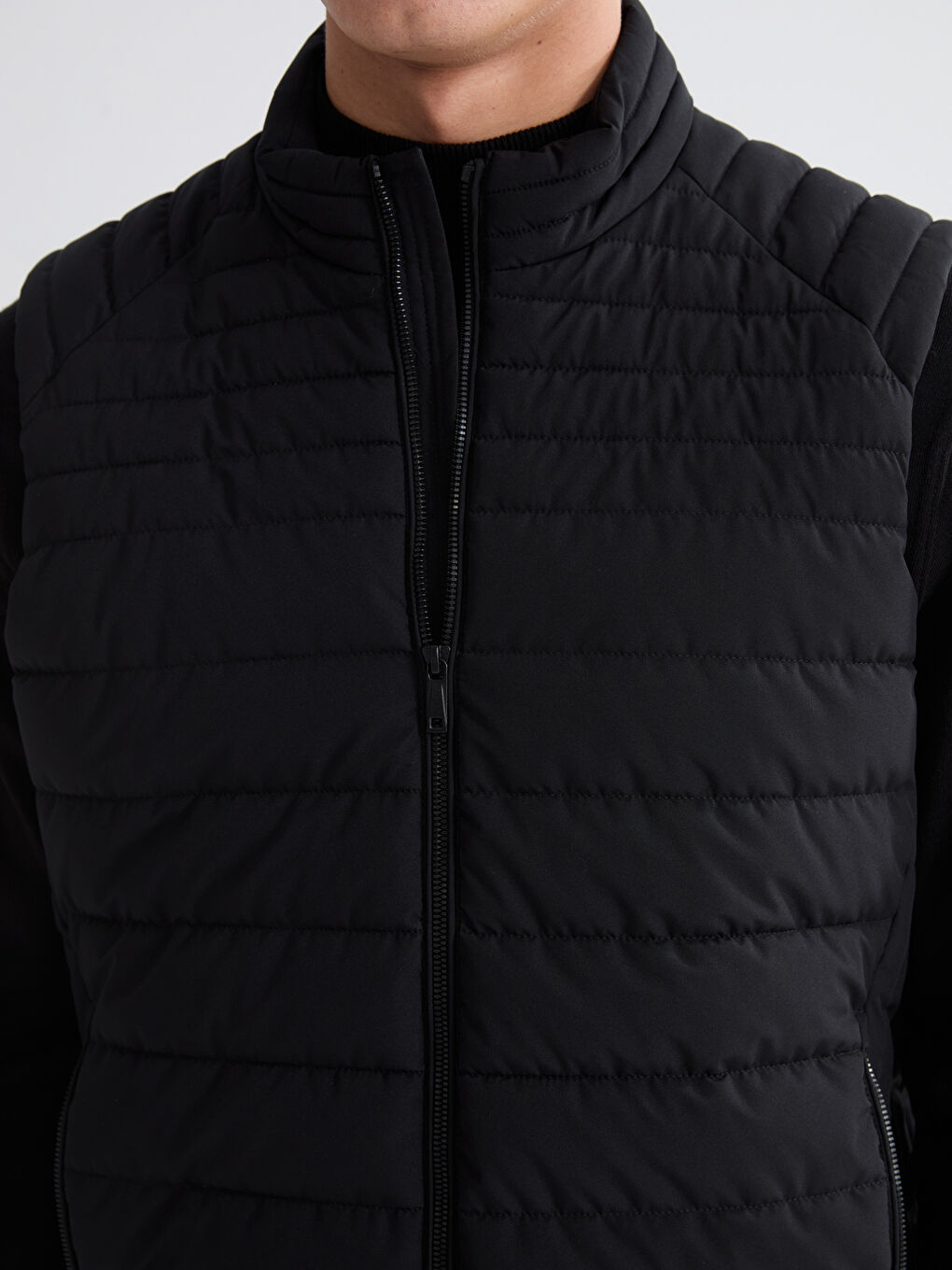 Стандартный дутый жилет с высоким воротником-3