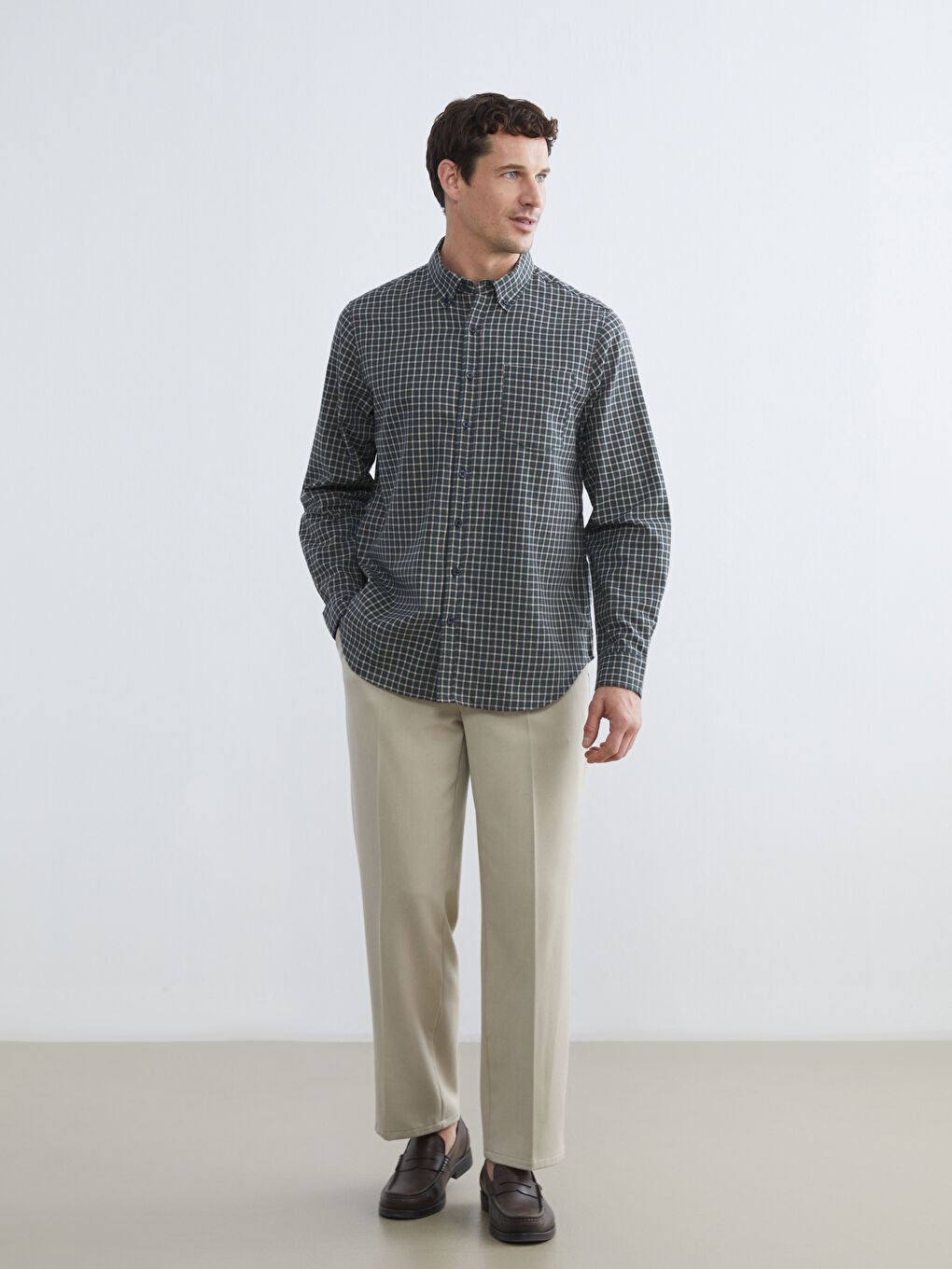 რეგულარული მორგება გრძელმკლავიანი პლედის გაბარდინის მამაკაცის პერანგი-1