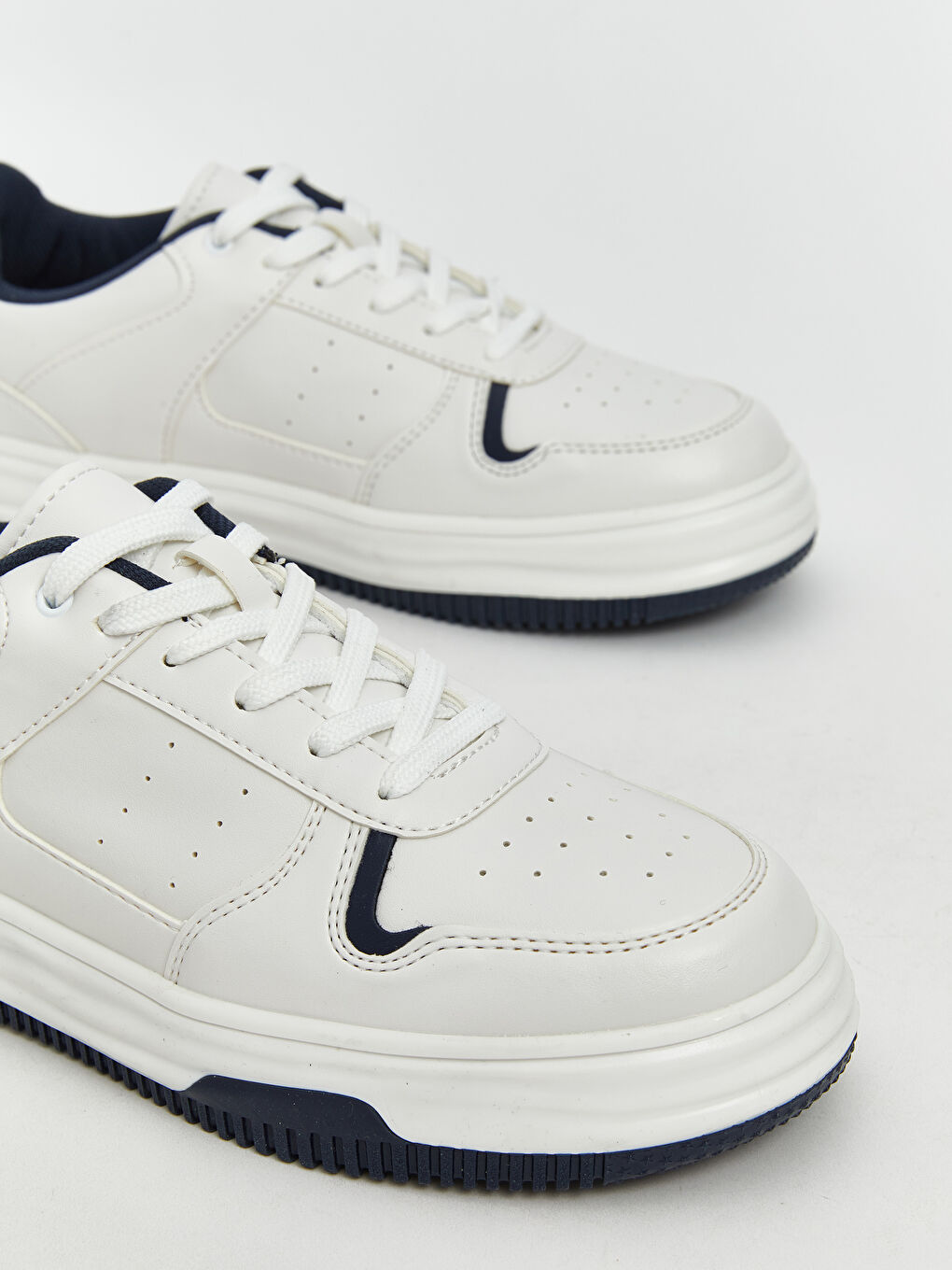 Beyaz Bağcıklı Kadın Spor Ayakkabı-2