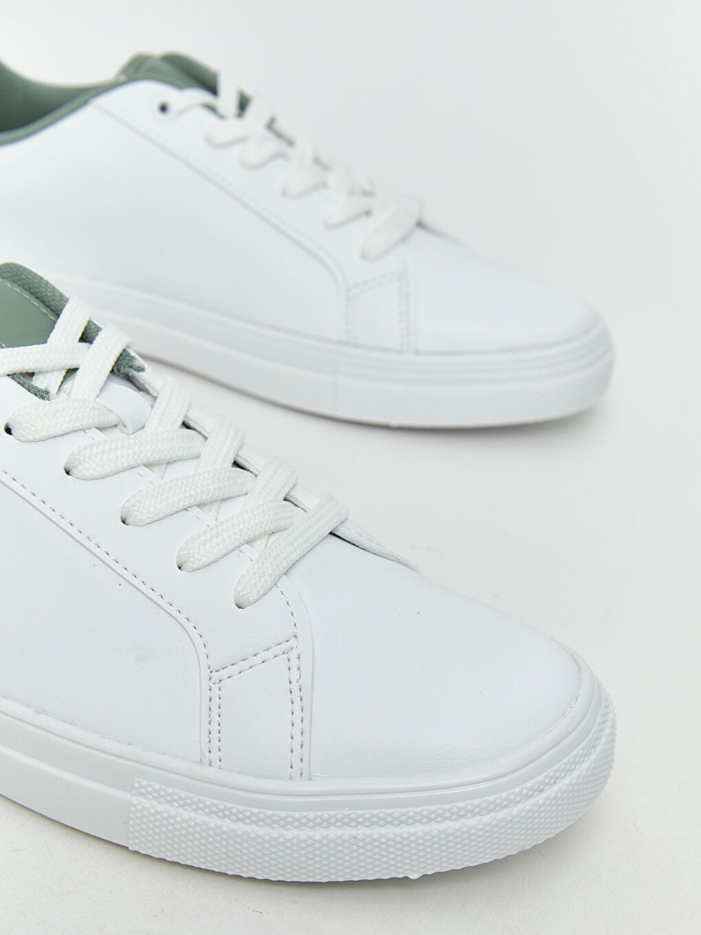 Beyaz Çiçek Nakışlı Kadın Spor Ayakkabı-2