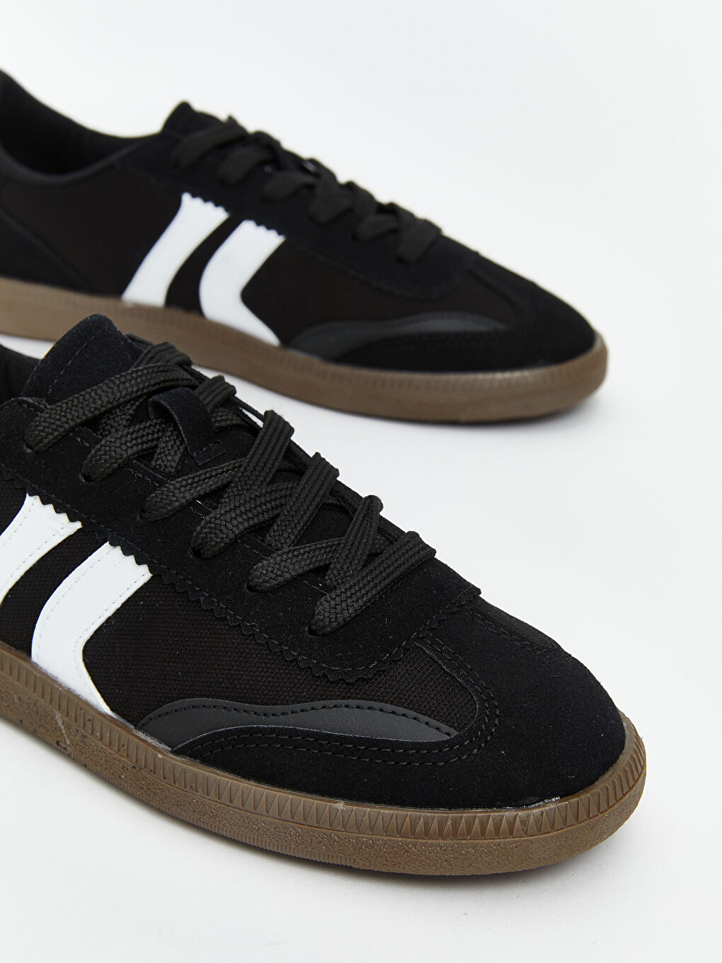 Siyah Bağcıklı Kadın Spor Ayakkabı-2