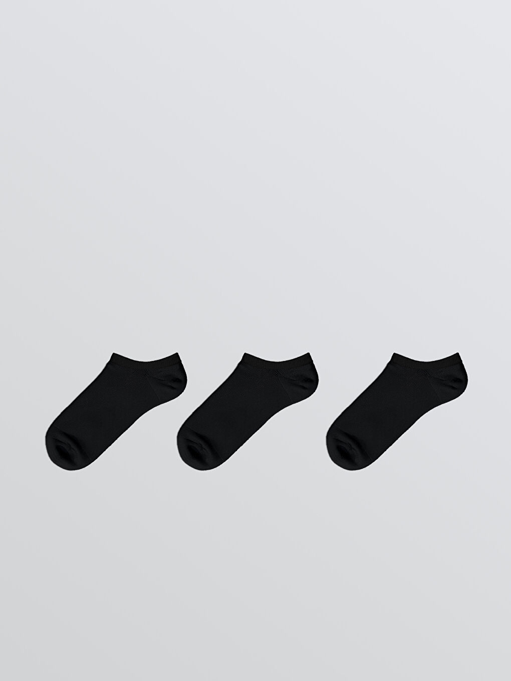 ქალი შავი წინდები